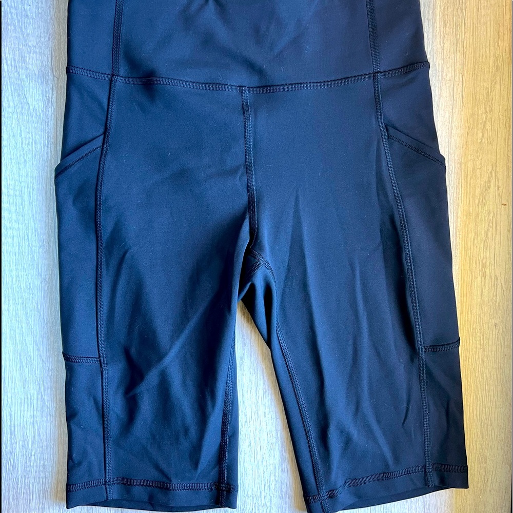 Lululemon Invigorate Sz 6 High Rise Short, 10” inseam
